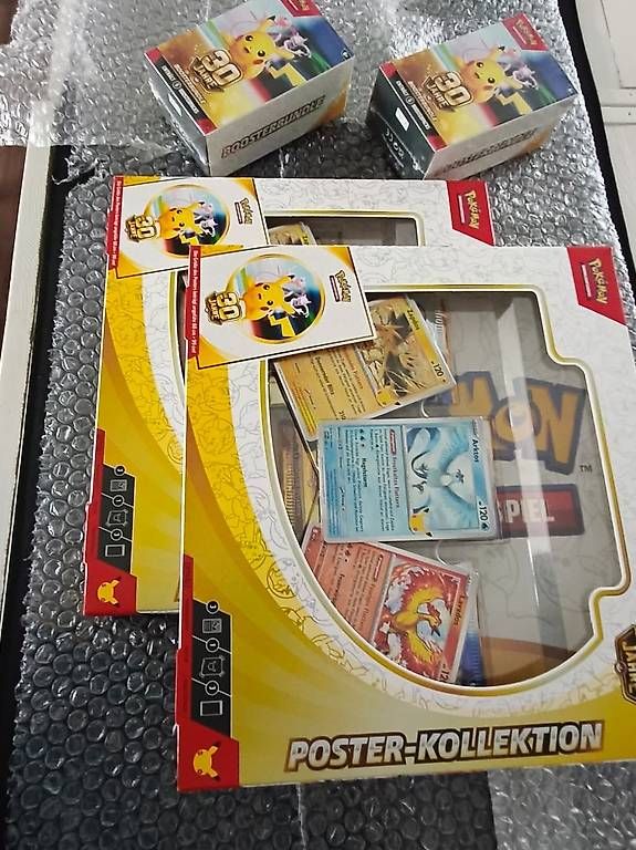 Pokémon Sammelbilder & Trading cards: Pokémon 2x 30th Booster Bundle DE + 2x Poster Collection DE – Neu und originalverpackt aus Nottwil von Xfz_Eliots 1