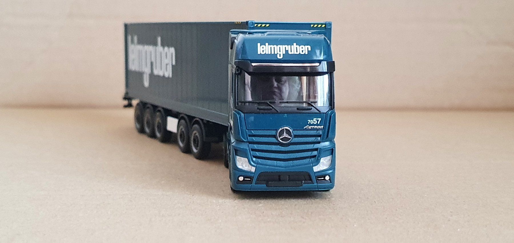 Herpa Modellautos: HERPA. MB ACTROS MP 4.   1:87. CH. – Neu und originalverpackt aus Romanel-s-Lausanne von Bidule01