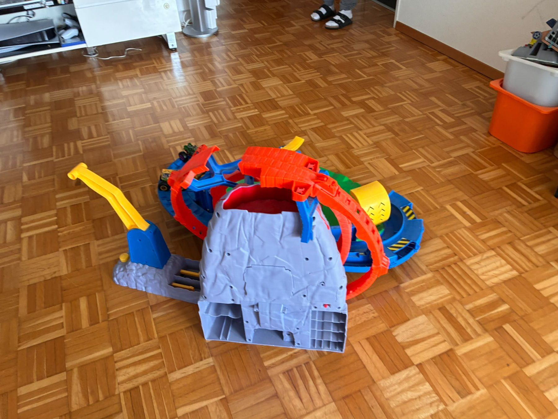 Hot Wheels Jouets: Hot Wheels Vulkan Spielset Monster Trucks – D'occasion à Zürich par siena2002 2