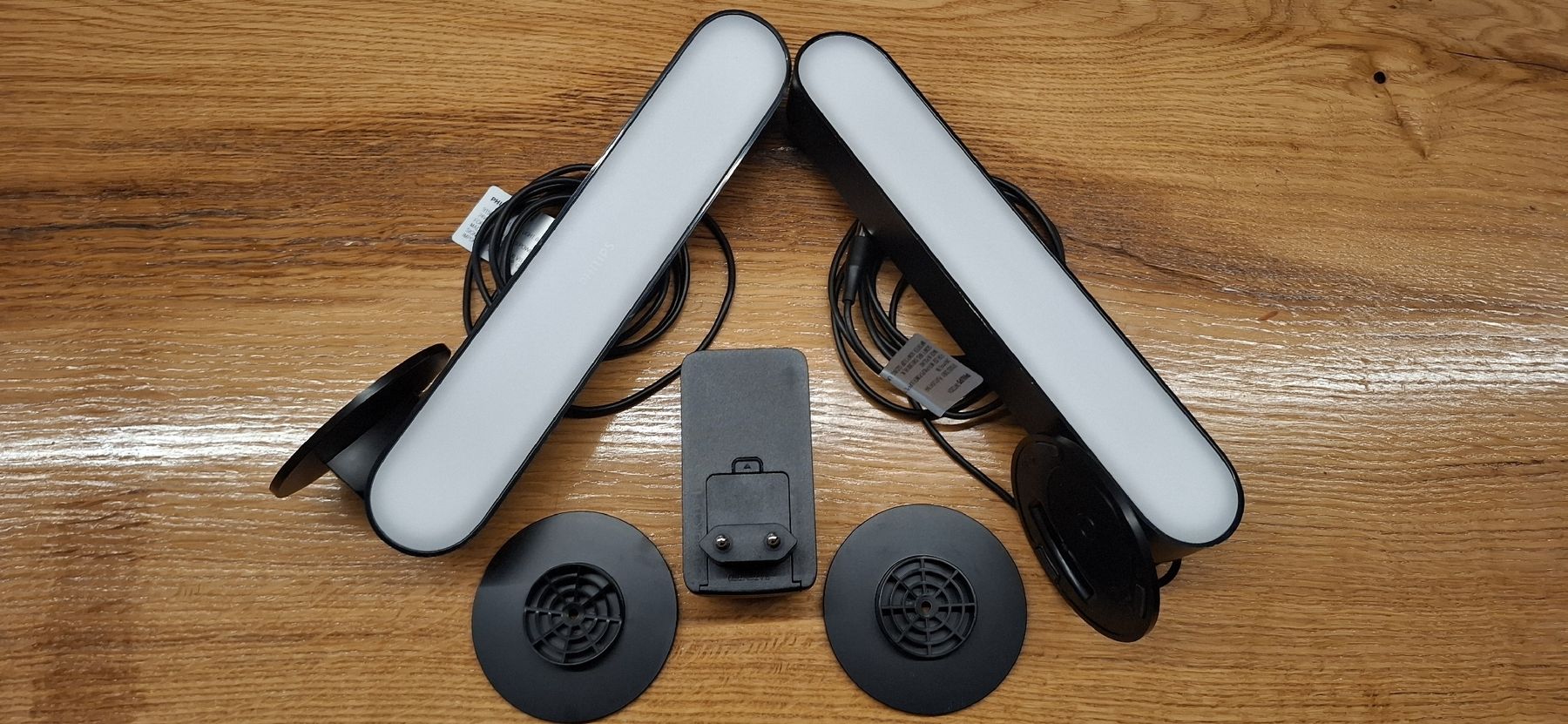 Philips Lampen: Philips Hue Play Lightbar Basis-Set 2er Pack schwarz – Gebraucht aus Guntershausen von Jtattoo 1