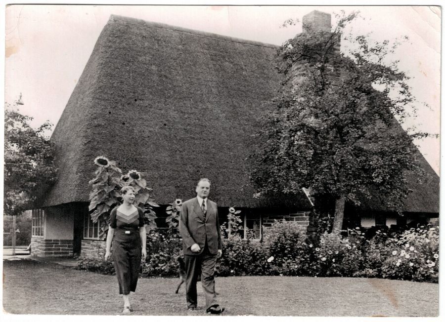 Cartoline postali: Rüschlikon, Stiftung IM GRÜENE, Adele & Gottlieb Duttweiler – Usato da Frauenfeld venduto da POML