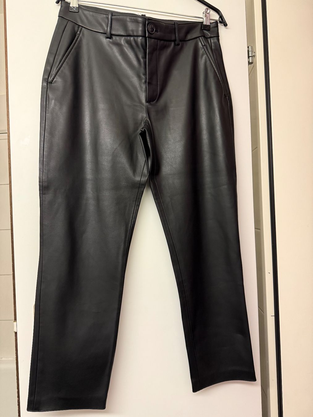 Zara Pantaloni: ZARA NEUE DAMENHOSE – Nuovo (secondo la descrizione) da Zürich venduto da heb_c9cj