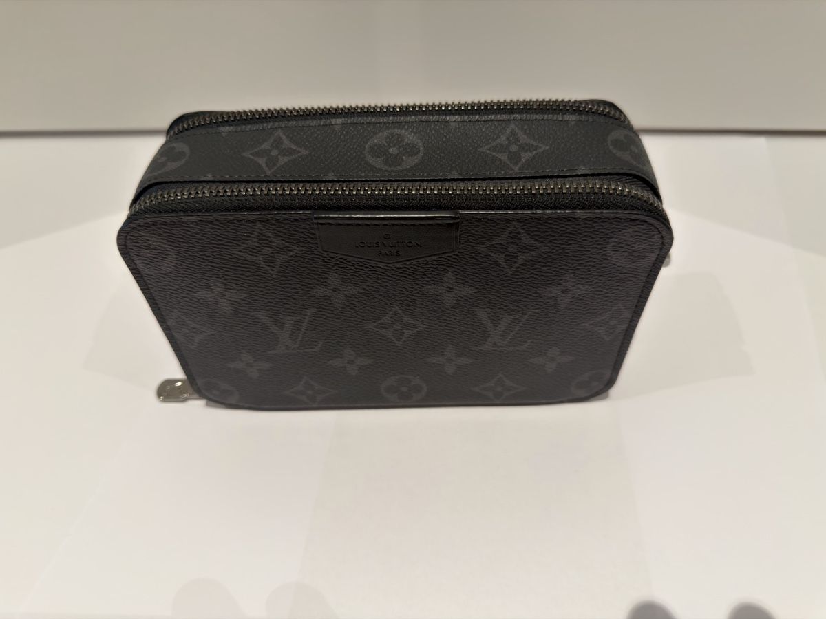 Portafogli: Louis Vuitton, Alpha Wearable Wallet NM (Eclipse Monogram) – Nuovo (secondo la descrizione) da Richterswil venduto da jam_rwv8 5