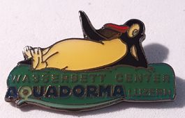 AA712 - Pin Tier Vogel Pinguin Wasserbett Aquqdorma Luzern