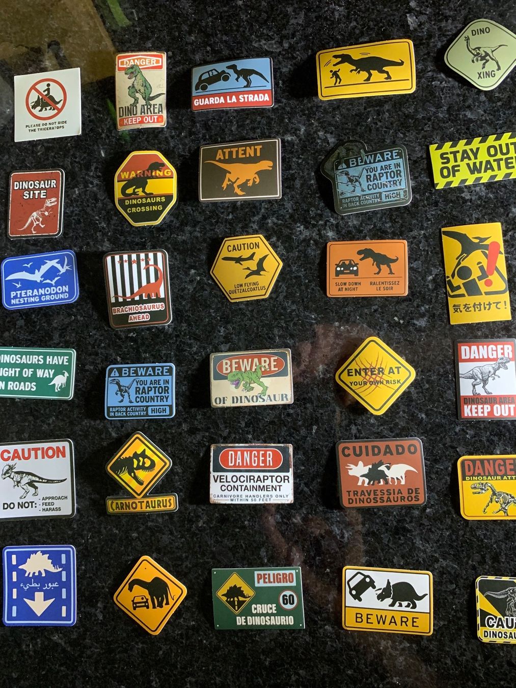 Sticker: Aufkleber, Beware Dinosaurs, Sticker 60 Stück – Nuovo e nell'imballaggio originale da Rorschach venduto da lobosch1 3