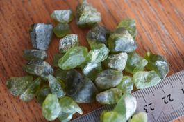 Peridot     Rohsteine  – Facetierware in Top-Qualität!