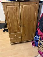 Kleiner Kleiderschrank