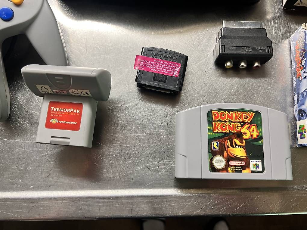 Nintendo Console: Nintendo 64 Konsole mit 2 Controller & 3 Spiele – Usato da Zürich venduto da sim_cn2y 1