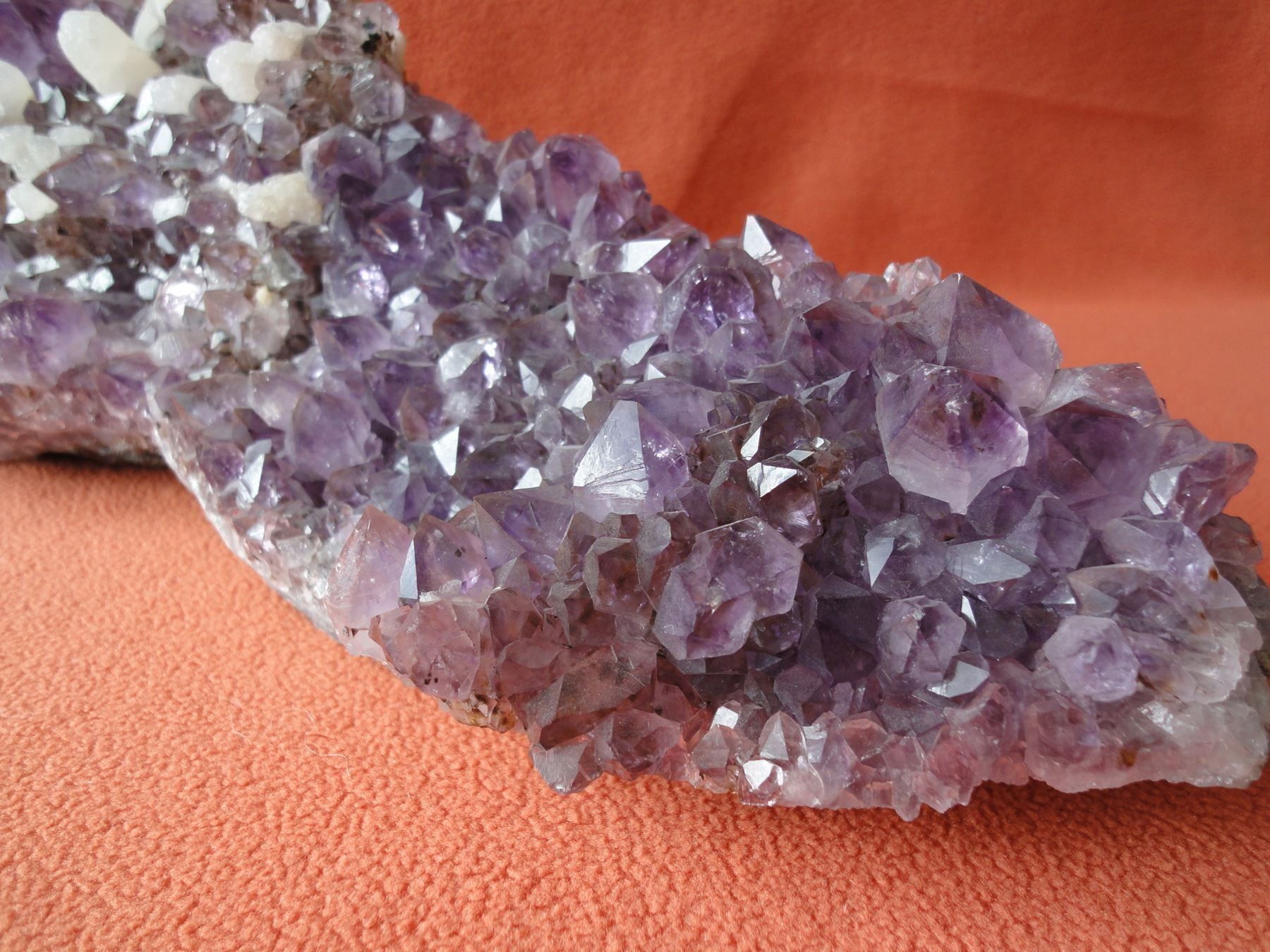 Mineralien & Heilsteine: Amethyst-Stufe mit Einschüssen – Gebraucht aus Chur von omonia 2