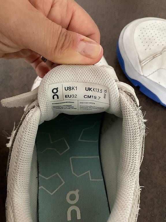 Chaussures garçon: ON The Roger no. 32 – D'occasion à Claro par teo1982 2