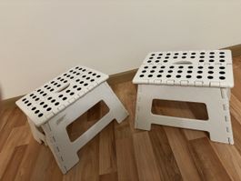Zwei Klapptritte weiss Kunststoff neu