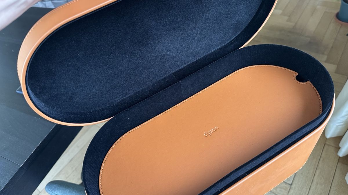 Altro per la casa: Dyson Airwrap - tan storage case - like new – Nuovo (secondo la descrizione) da Zürich venduto da ter_ckj6 1