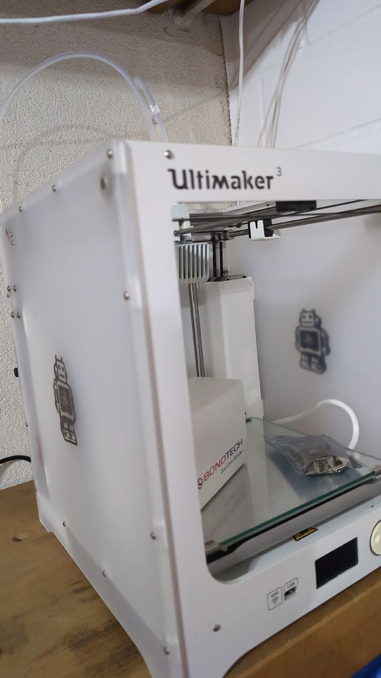 Ultimaker Stampanti 3D: Ultimaker 3 | Bondtech-Upgrade | 4 Print Cores – Usato da Aristau venduto da Illi3 4