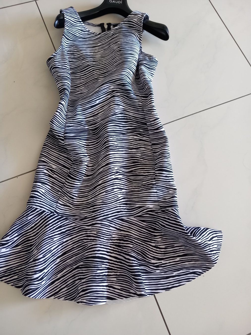 Guess Vestiti: Robe Guess stretch – Usato da La Chaux-de-Fonds venduto da Boutique333