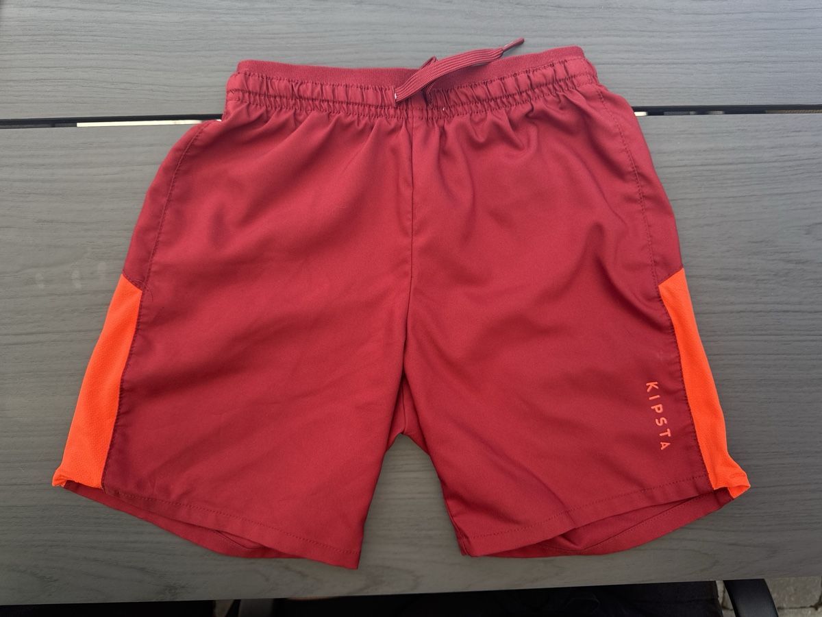 Decathlon Scarpe, pantaloni & magliette da ginnastica: Shorts enfant Kipsta rouge/orange – Usato da Martigny venduto da deb_5ypy
