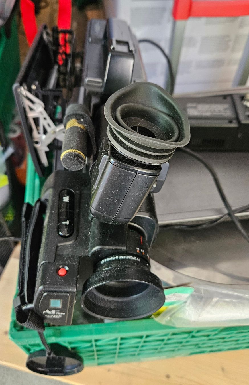 Panasonic Videocamere: Panasonic M7 VHS Video Camera Vintage – Difettoso da Bern venduto da Airwin 1