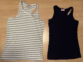 2 süsse Tops/ Unterhemden Gr. 158