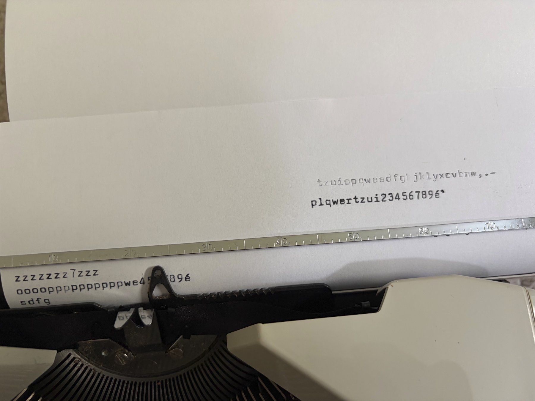 Hermès Macchine da scrivere: Hermes Baby weiss inkl. Koffer – Usato da Langnau am Albis venduto da Danig0 3