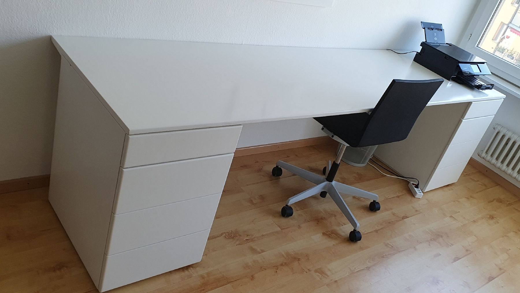 Schreibtische: weisser Designer-Schreibtisch – Gebraucht aus Dübendorf von Daroflu 1