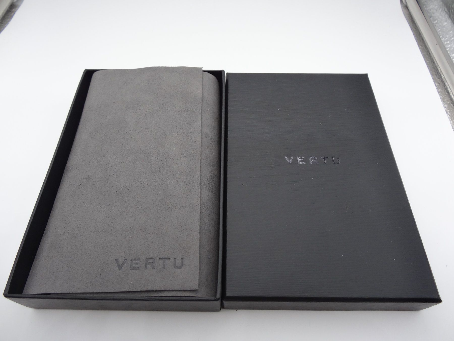 Taschen: VERTU Handy Tasche | Rot – Neu und originalverpackt aus Rüti ZH von Restwert_Rueti_ZH 2