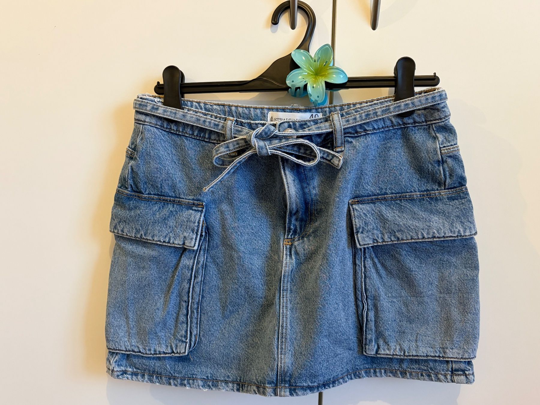 Stradivarius Robes et jupes: Gonna cargo di jeans – D'occasion à S. Vittore par ari_bdr6