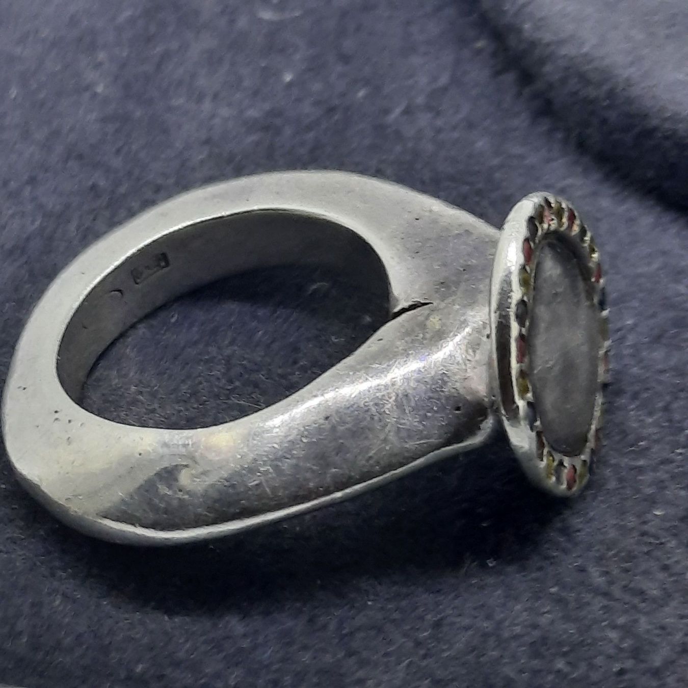 Bagues: Ästhetischer Silberring mit verschiedenfarbigen Edelsteinen – D'occasion à Unterägeri par Altgoldschmuck 3