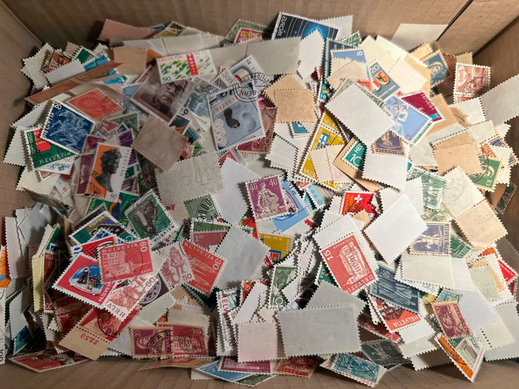 Tutti i francobolli: Karton mit Briefmarken Schweiz - Sammlung – Usato da Stettfurt venduto da 2442