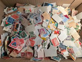 Karton mit Briefmarken Schweiz - Sammlung