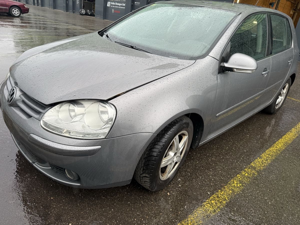 VW Automobili: VW Golf V 1.6 – Usato da Basel venduto da ome_22h5 5