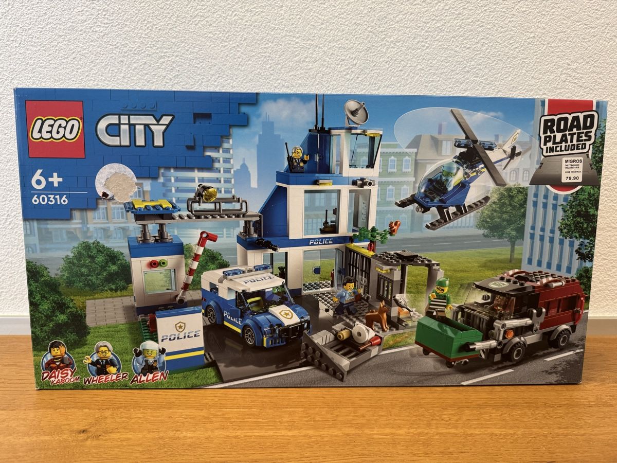 Lego Giocattoli: LEGO Polizeistation 60316 – Usato da Härkingen venduto da Muelli7