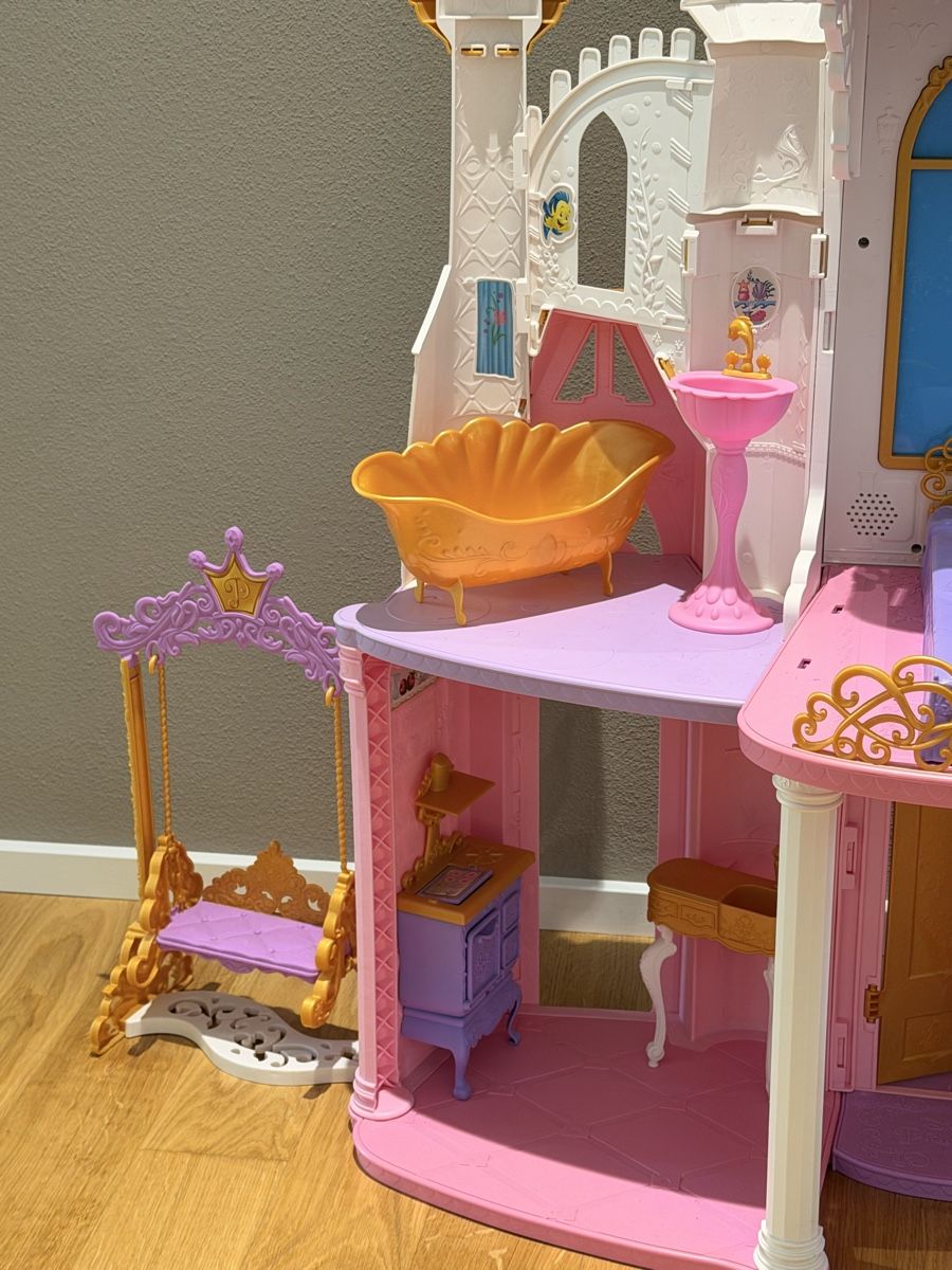Case e mobili per bambole: Schloss, passt zu Barbie – Usato da Luzern venduto da Halkjaer 3
