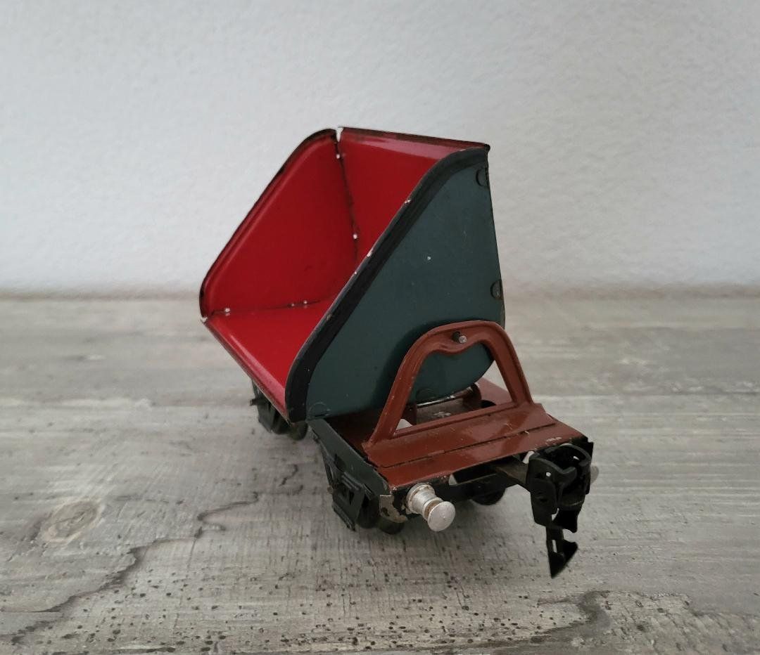 Märklin Modelleisenbahnen: Märklin Spur 0 Güterwagen 1972/0 Kipplore rot – Gebraucht aus Dielsdorf von  4