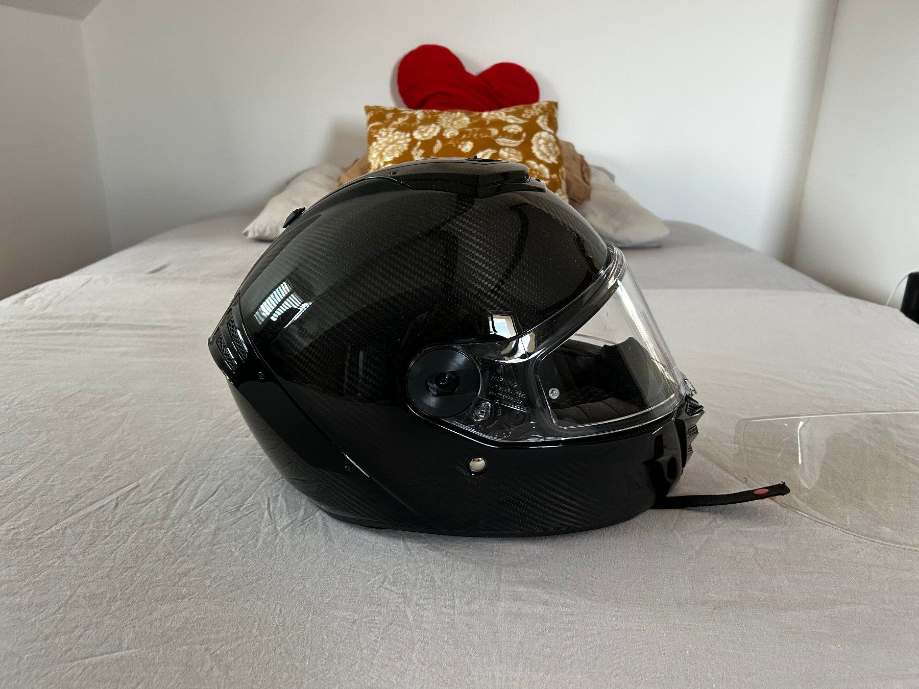 Helme & Visiere: Integralhelm Vollkarbon von Shark – Gebraucht aus Langendorf von tesoro98 1