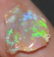 Edelstein L-7652 – Äthiopischer Opal roh 12x12mm 2.95 Karat