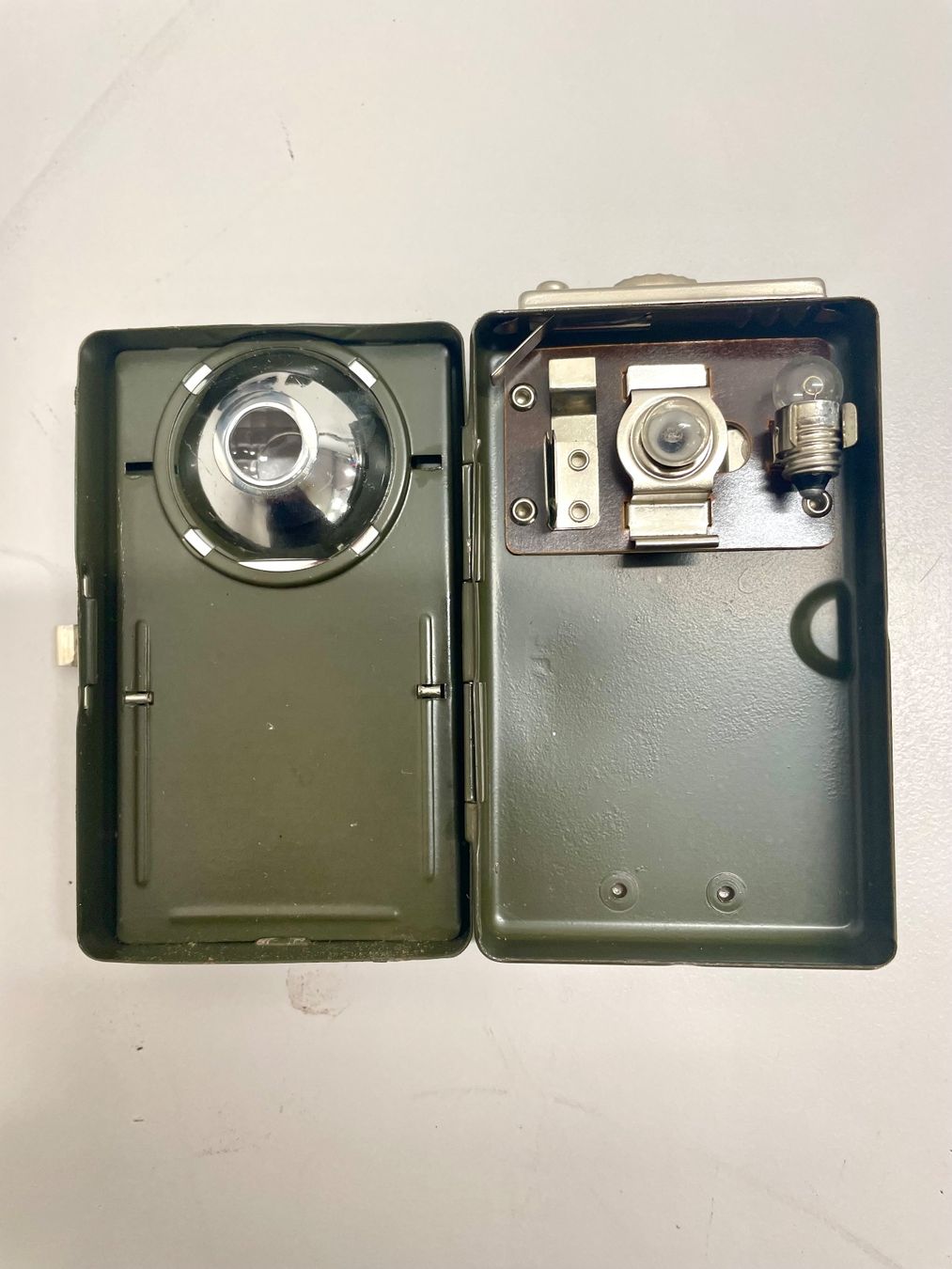 Schweizer Armee Lampade: Schweizer Armee Taschenlampe 4.5V, mit Farbschieber/ 5x Set – Usato da Niederdorf venduto da LeptonAG 2
