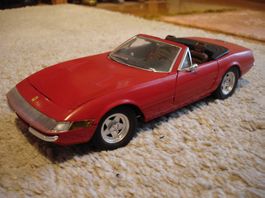 FERRARI 365 GTS-4  DAYTONA SPIDER  1:18  VON  SOLIDO