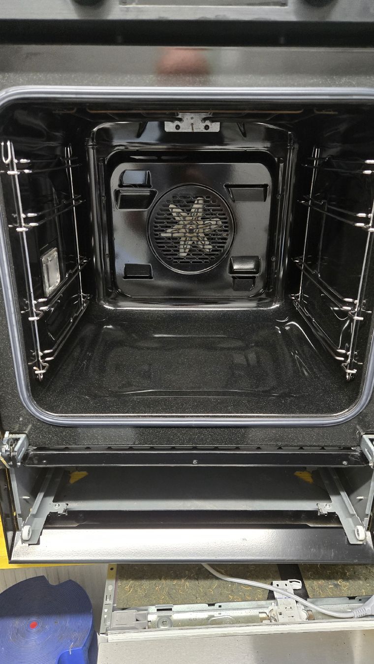 V-Zug Backöfen: V-Zug Combair V600 Einbaubackofen Nero 55cm – Gebraucht aus Rümlang von Idre 3