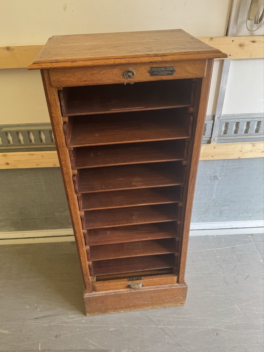 Scaffali: Rolladenschrank  – Usato da Schlieren venduto da Freundlich02 6