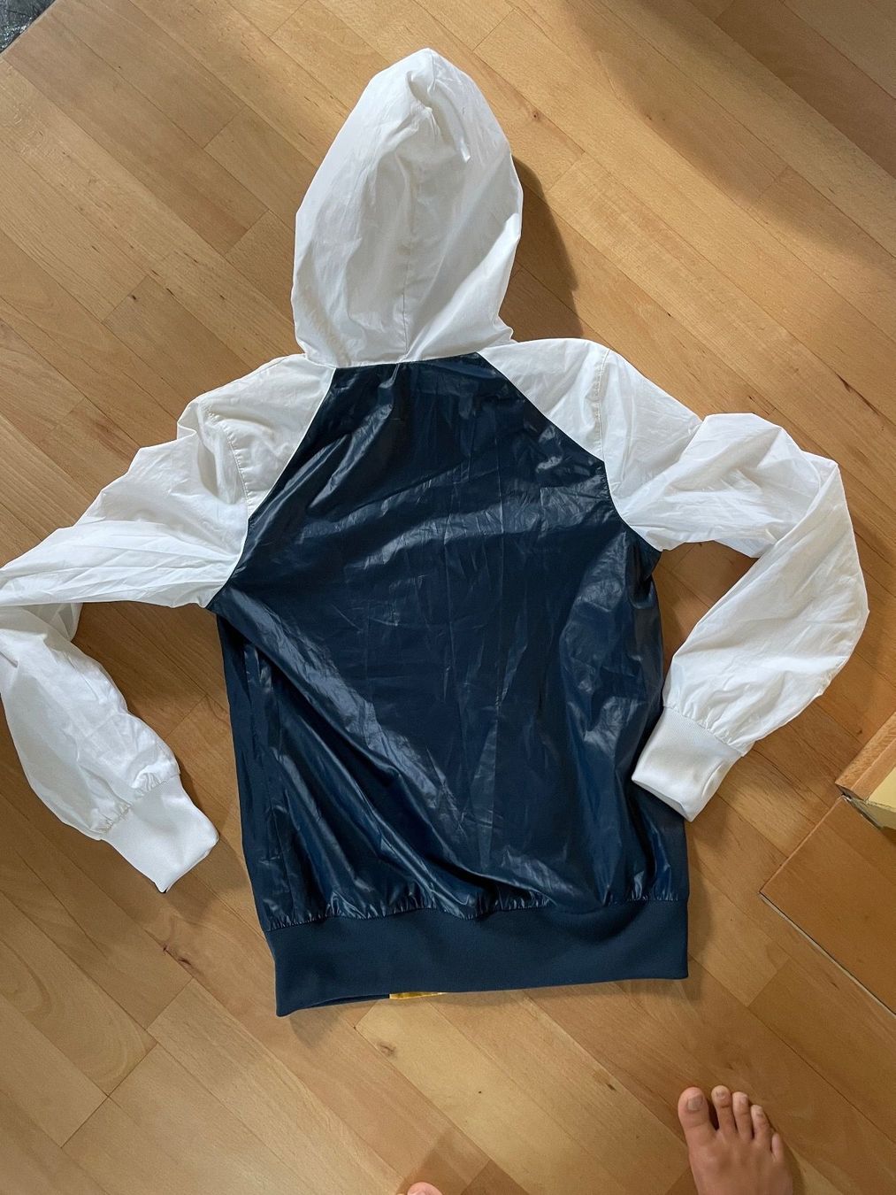 Nike Giacche: Nike Vintage – Nuovo (secondo la descrizione) da Lotzwil venduto da milusha 1