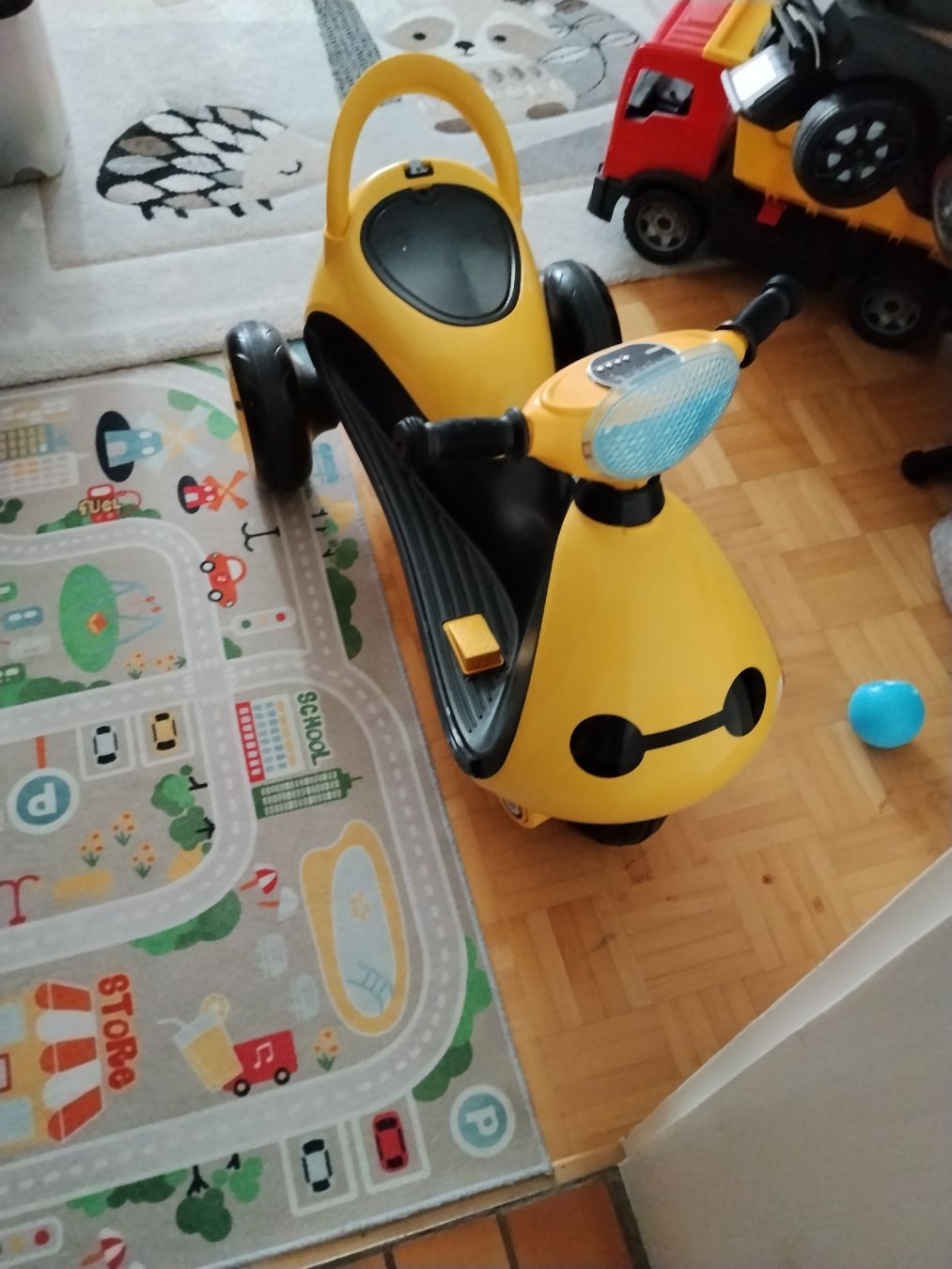 Véhicules pour enfants: Kinder auto  – D'occasion à Kloten par Pacanda