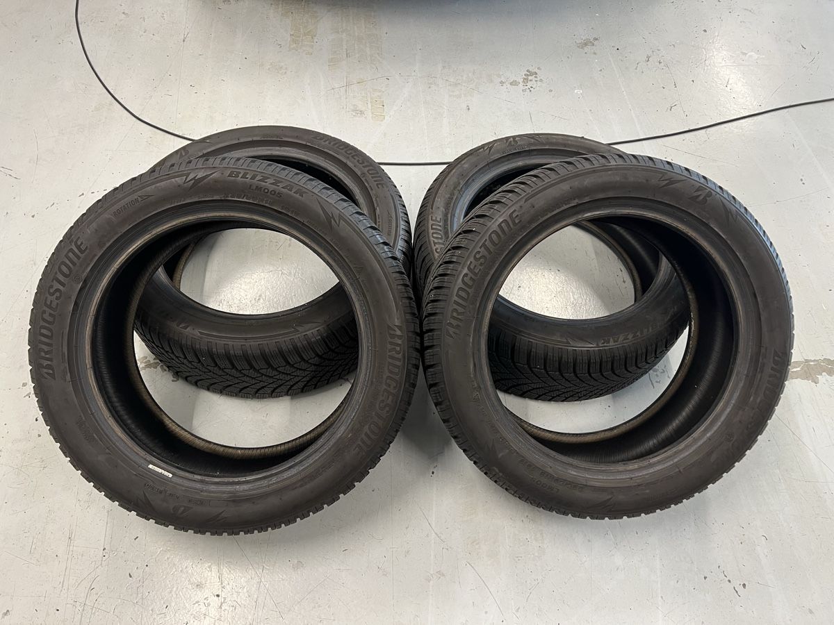Bridgestone Pneumatici & Ruote complete: Winterreifen Bridgestone 235/50/18 – Usato da Hünenberg venduto da Auto-Klinik01 1