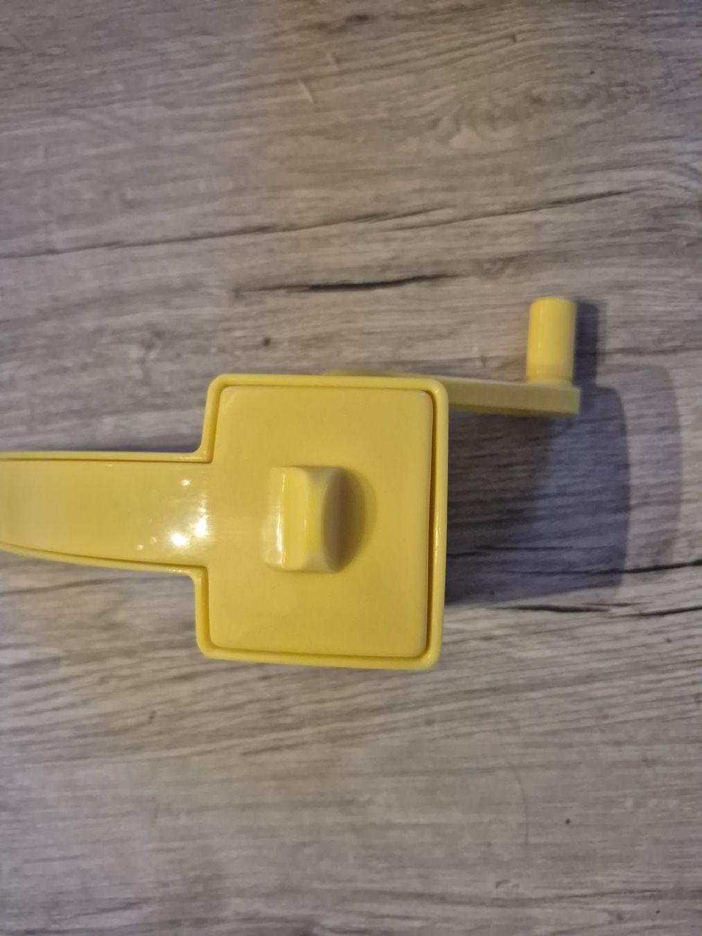 Elettrodomestici da cucina: Râpe à fromage rotative vintage jaune moutarde. – Usato da Penthalaz venduto da cel_zv7p 2