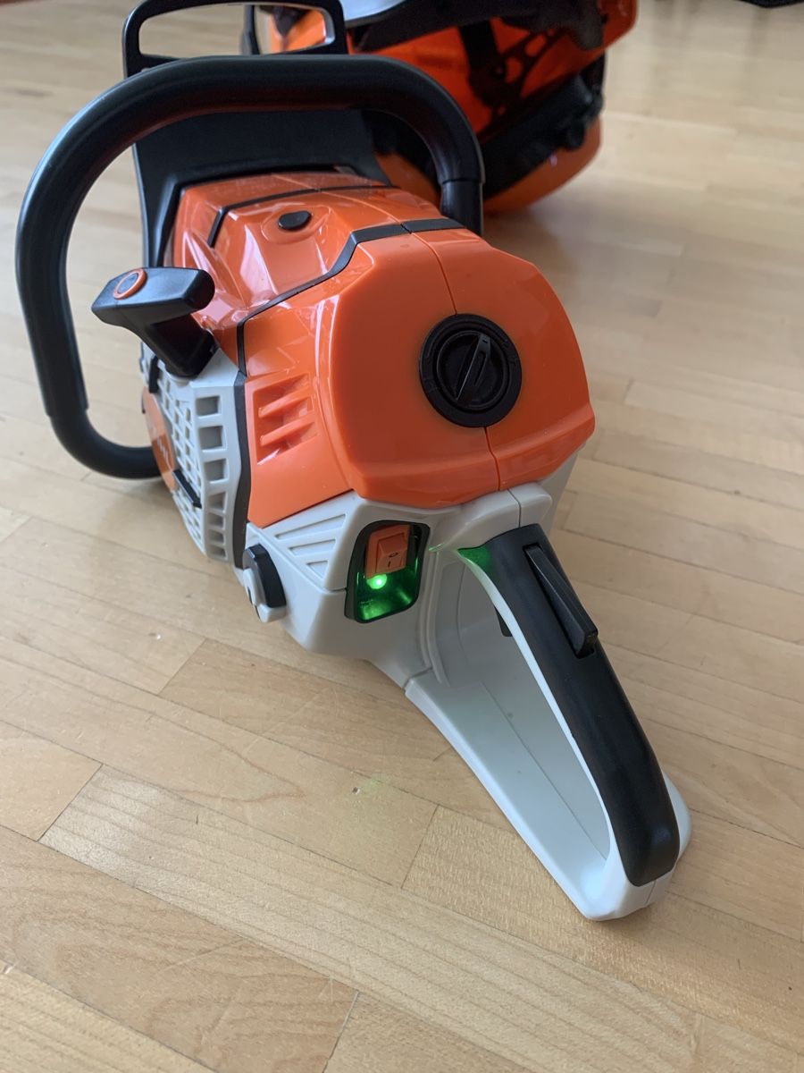 Spielzeuge: Stihl Spielzeugkettensäge mit Helm – Gebraucht aus Stansstad von goodmorninglucerne 1