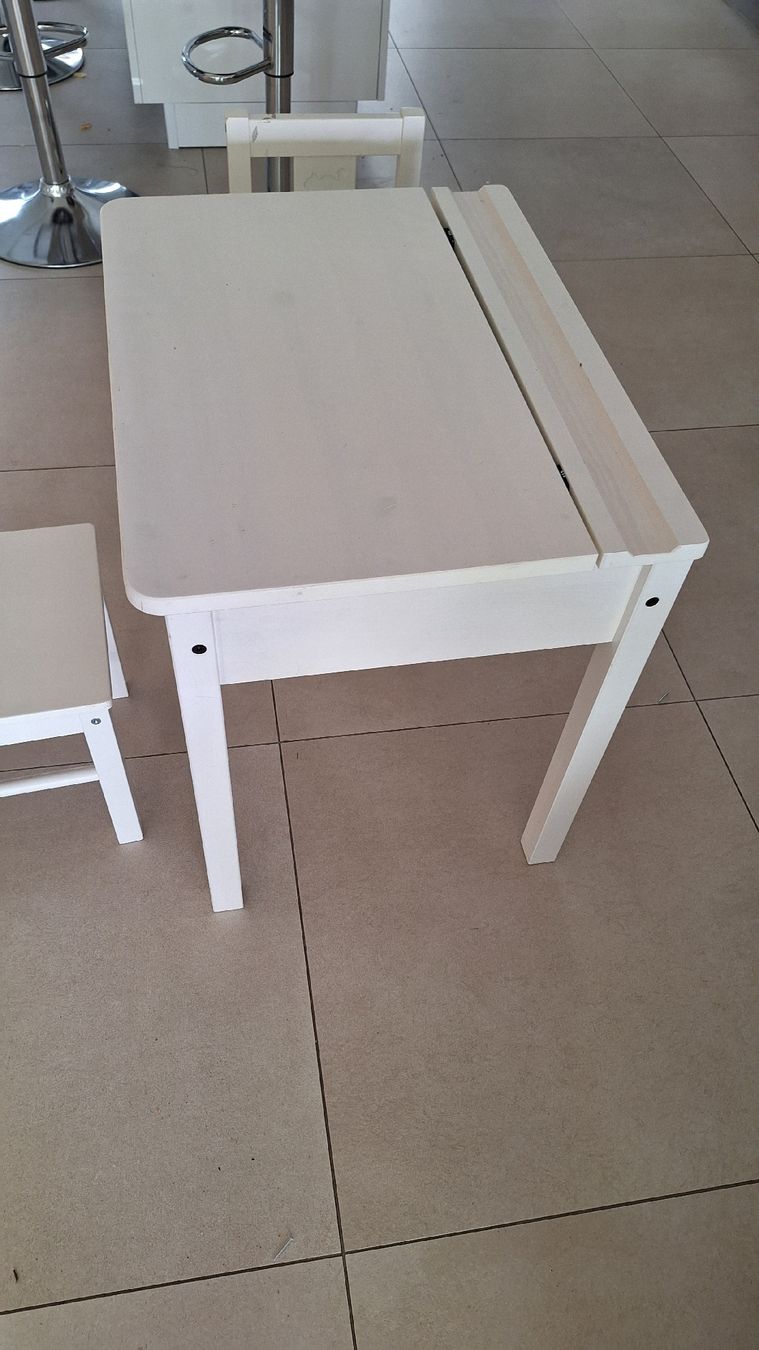 Bureaux: Bureau enfant 2 chaises – D'occasion à Signy par Galiman5 1