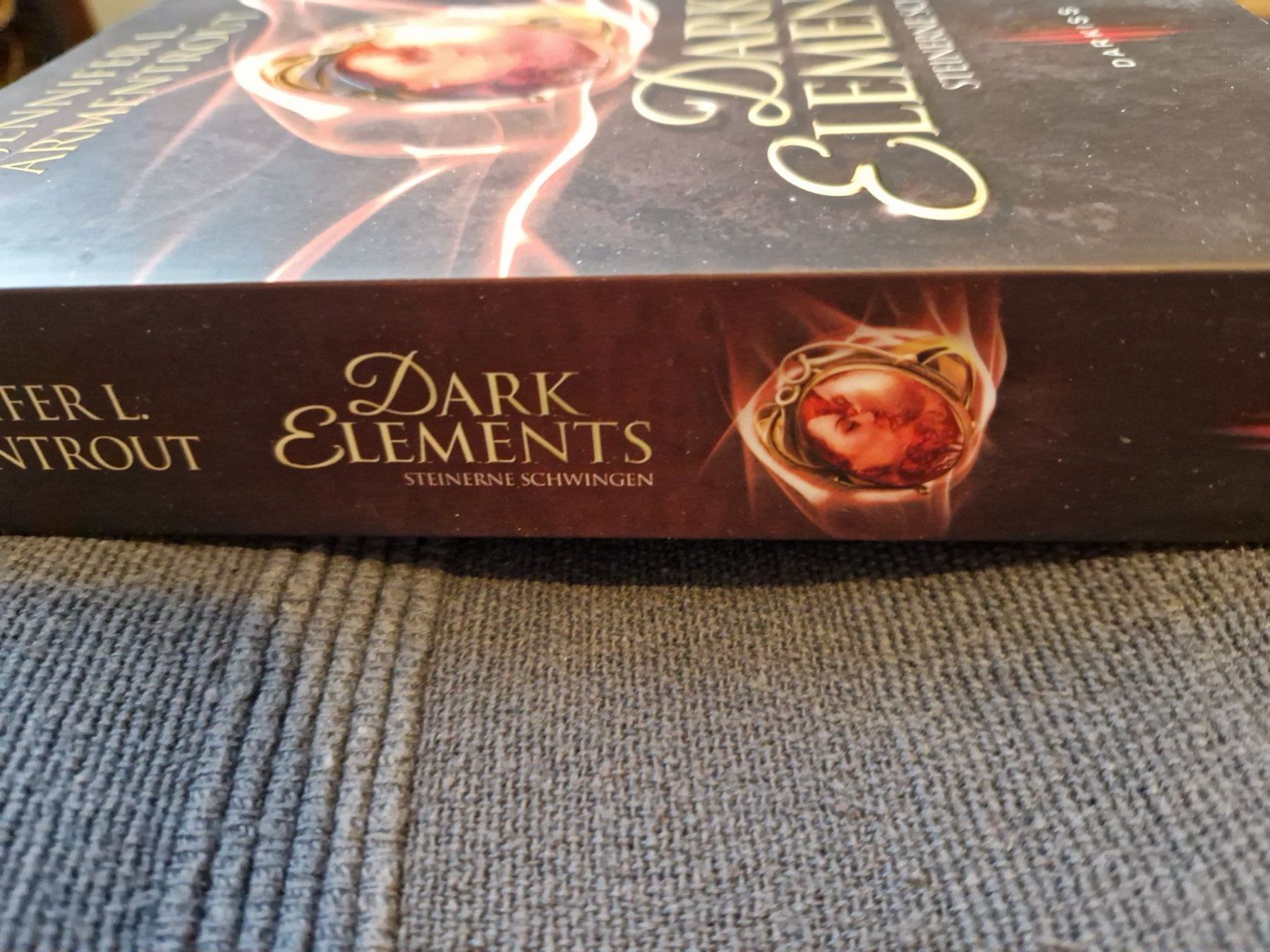 Libri: Jennifer L. Armentrout Dark Elements - Steinerne Schwingen – Usato da Neuhausen am Rheinfall venduto da Alchimista 3