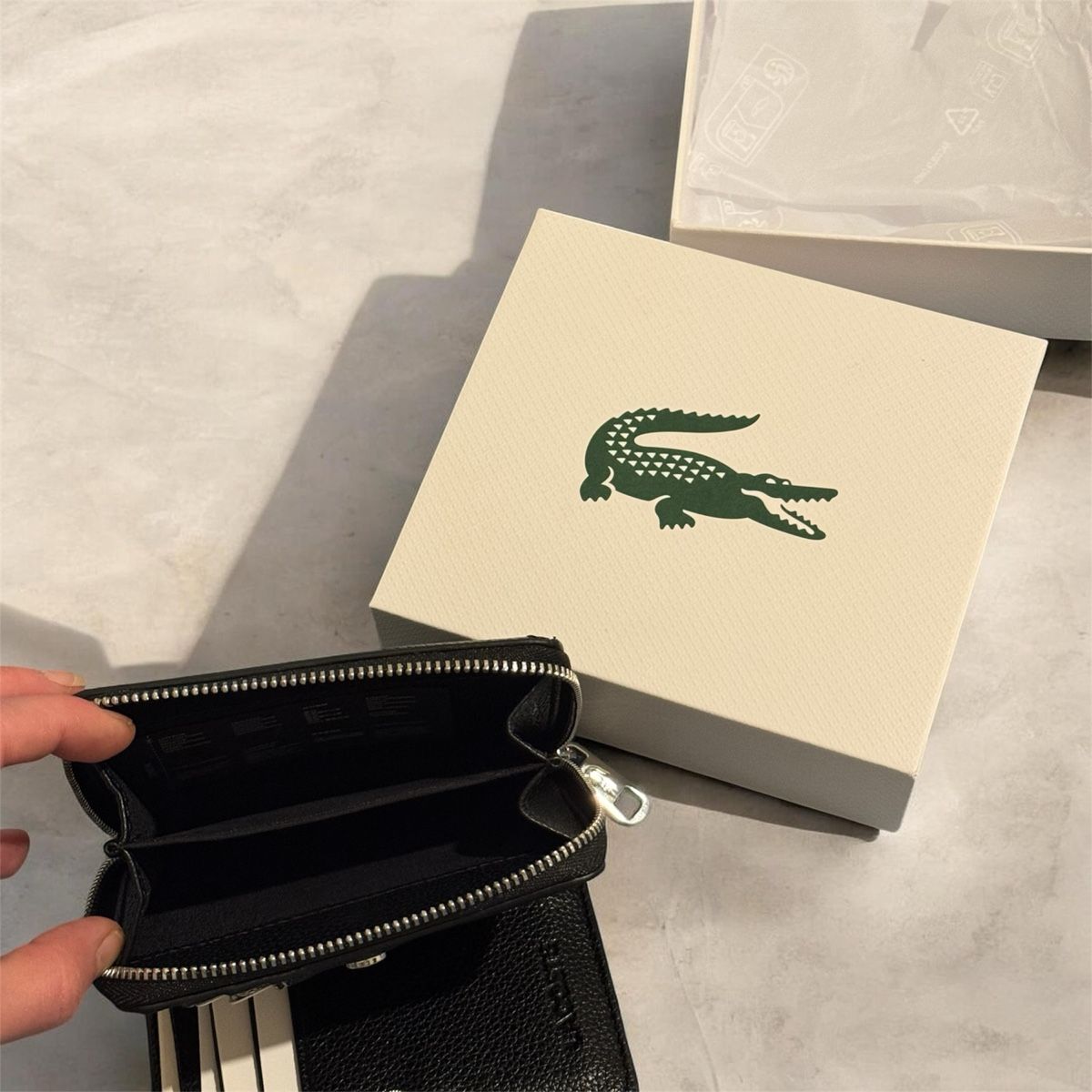 Lacoste Portamonete: Porte monnaie Lacoste – Nuovo e nell'imballaggio originale da Châtel-St-Denis venduto da Montclair_Swiss 6
