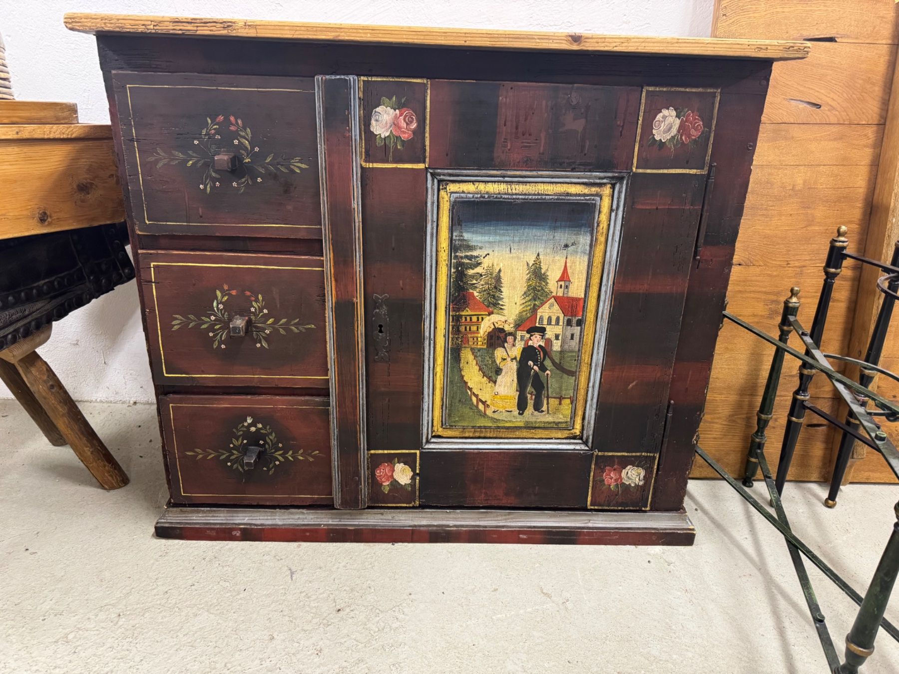 Armadi: Mid-19th Century Hand-Painted Cupboard – Usato da Gsteig b. Gstaad venduto da Auctionly