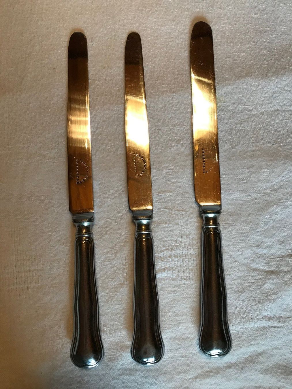 Piatti: 6 assiettes Johnson Bros et 3 couteaux – Usato da Ste-Croix venduto da mjmg 4