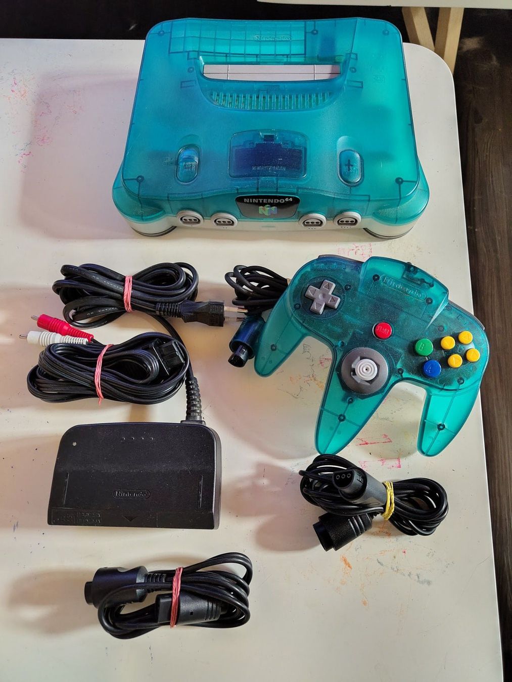 Nintendo Console: Console Nintendo 64 bleue translucide PAL – Usato da Saxon venduto da dan_drn5