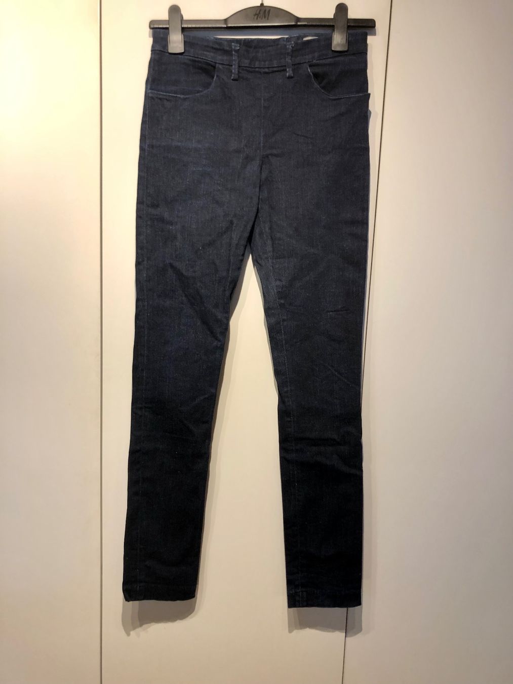 Acne Studios Jeans: Acne Studios slim-fit Jeans dunkelblau 29/34 – Usato da Grellingen venduto da dinge